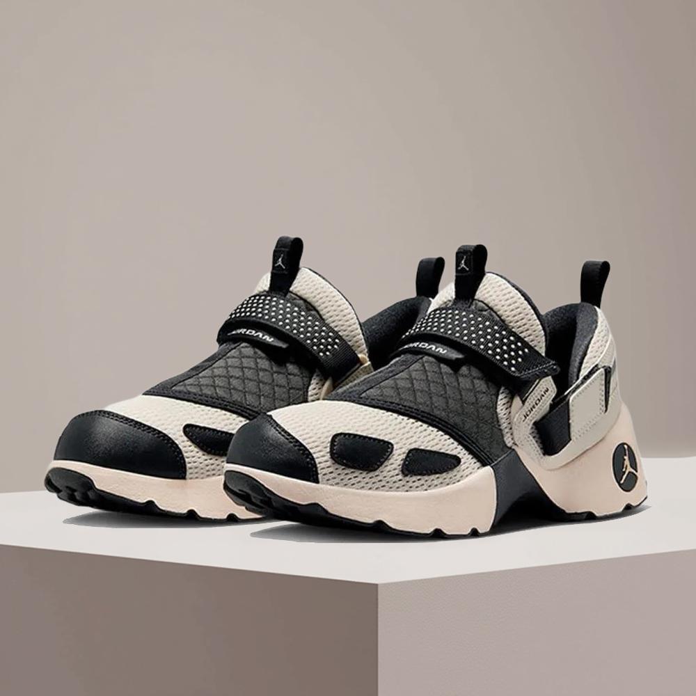Women Shoes Running Nike - ナイキ TRUNNER LX: スタイリッシュで多用途、快適で滑りにくい、クッション性と耐久性を備えた女性用ランニングシューズ HQ2164-102