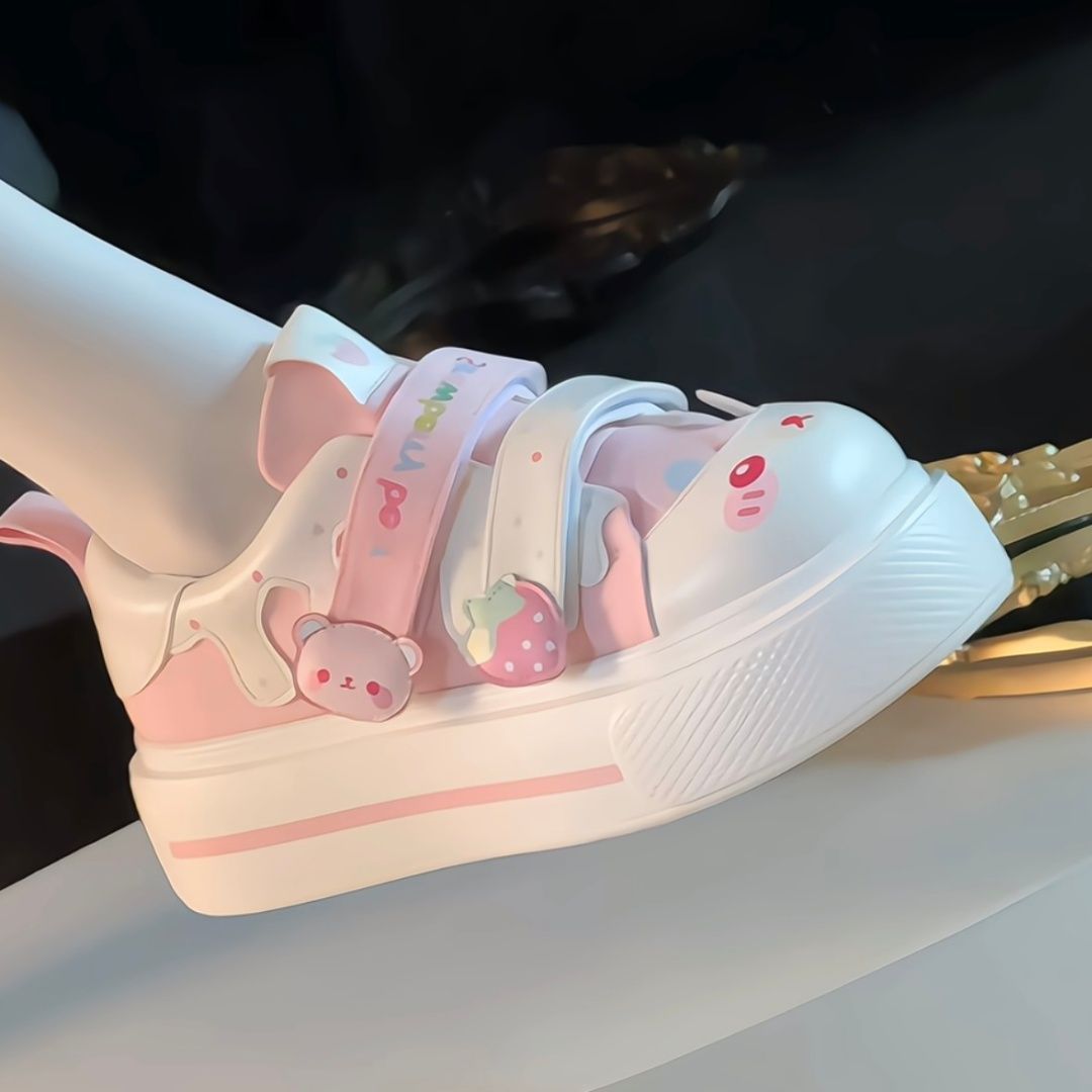 Women'S Shoes Big Feet - 2026年秋新作 可愛いイチゴ柄ベアロリータキャンバスシューズ レディース 厚底 ビッグトゥ ブレッドシューズ