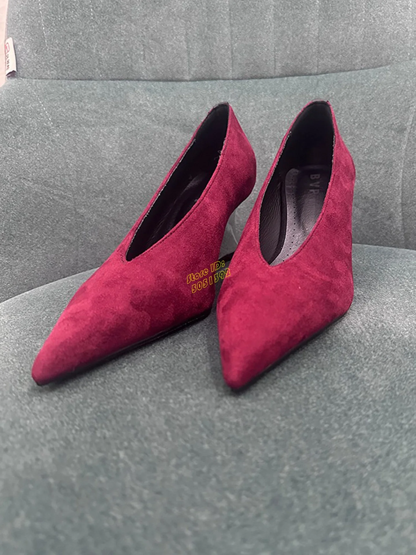 Women'S Shoes Burgundy - 赤いスエードのスリッポンパンプス、ウェッジヒール6cm、セクシーなポインテッドトゥ、浅めのバーガンディパープル、ランウェイ2026春・秋レディースドレスシューズ