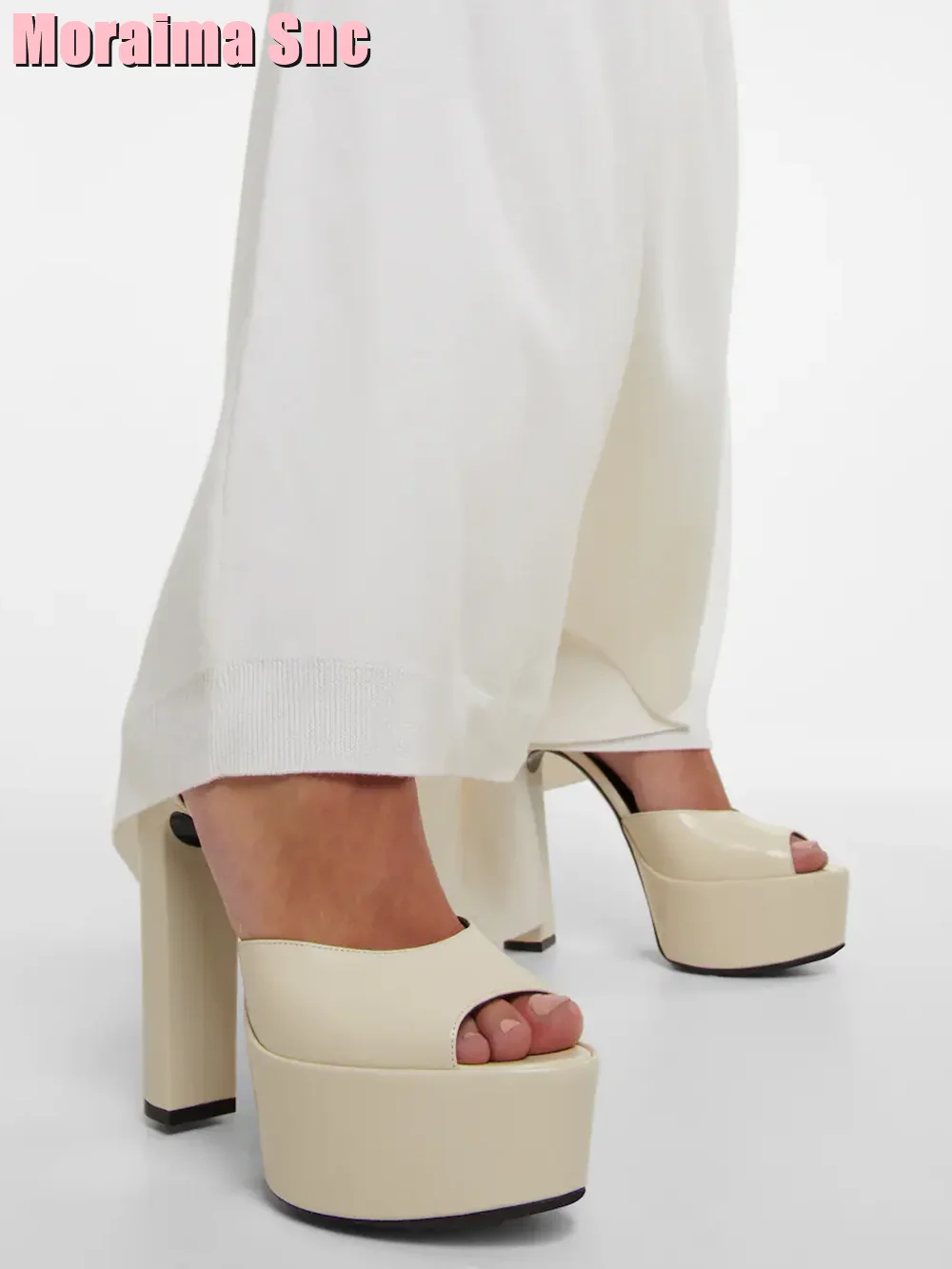 Peep Toe Heels - 女性用パテントレザープラットフォーム厚底サンダル,チェーンとバックル付きのファッショナブルなセクシーな靴,夏用