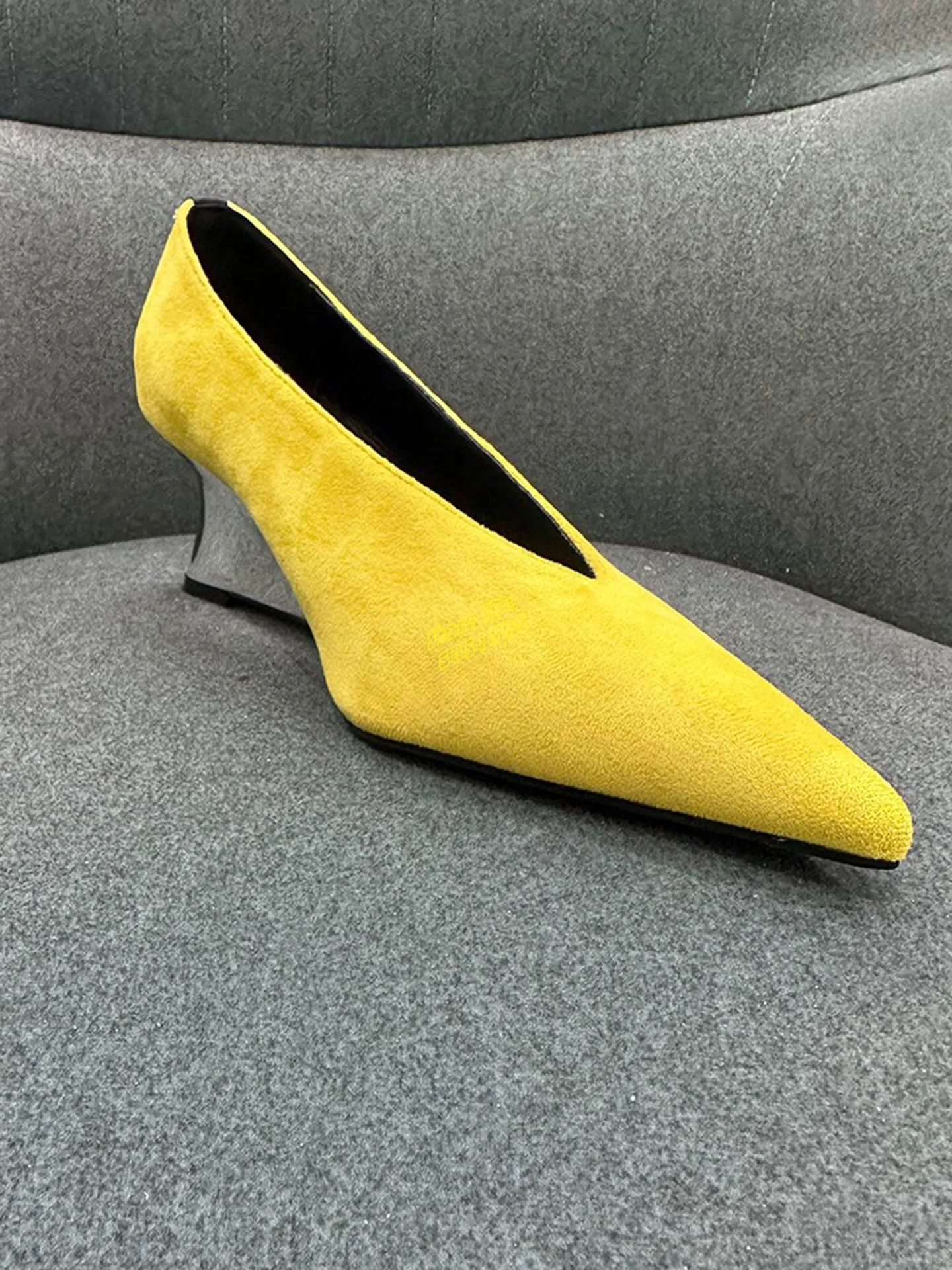 赤いスエードのスリッポンパンプス、ウェッジヒール6cm、セク - Women'S Shoes Burgundy のレビューと価格