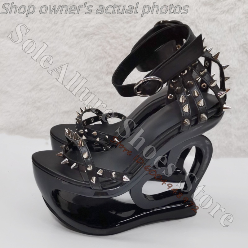 ホットピンク スパイクスタッズ ケージ型ハートカットアウト  - Peep Toe Heels のレビューと価格