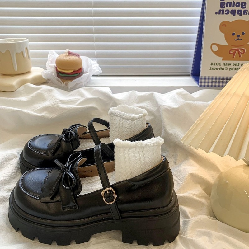 高級女性のパテントレザーシューズロリータ日本メリージェーンシ - Patent Leather Pump のレビューと価格