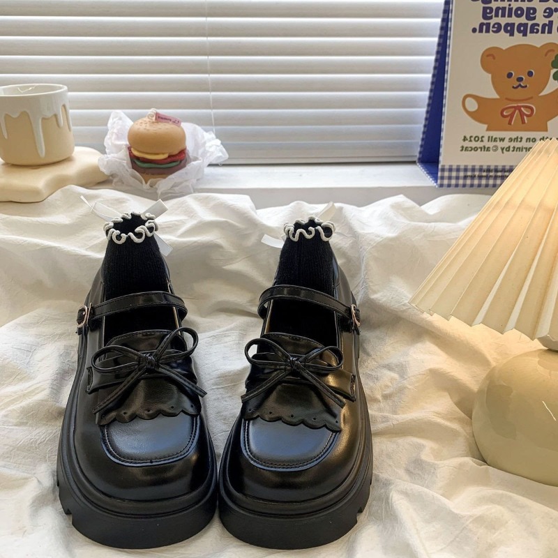 高級女性のパテントレザーシューズロリータ日本メリージェーンシ - Patent Leather Pump のレビューと価格