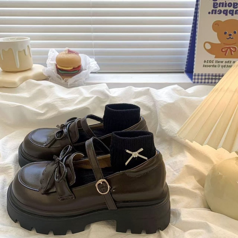 高級女性のパテントレザーシューズロリータ日本メリージェーンシ - Patent Leather Pump のレビューと価格