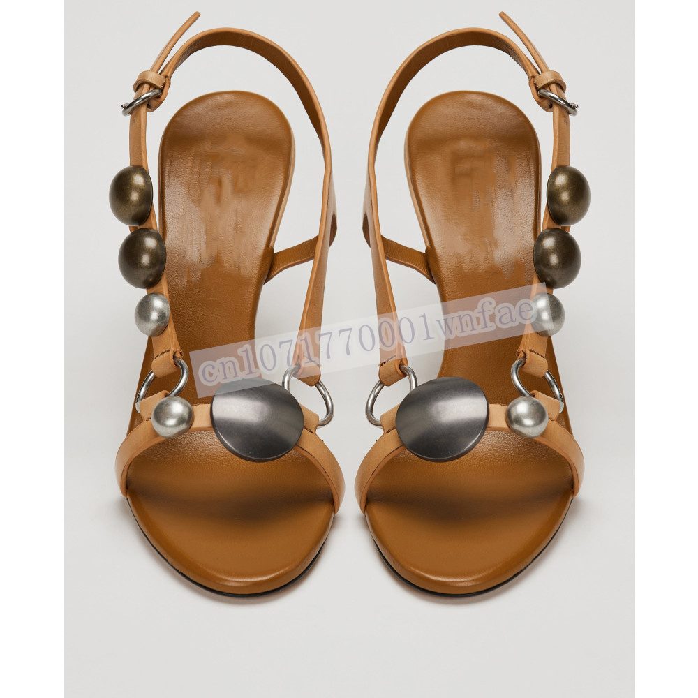 女性ブラウンレザースリングバックサンダルヴィンテージメタルビ - Peep Toe Heels のレビューと価格